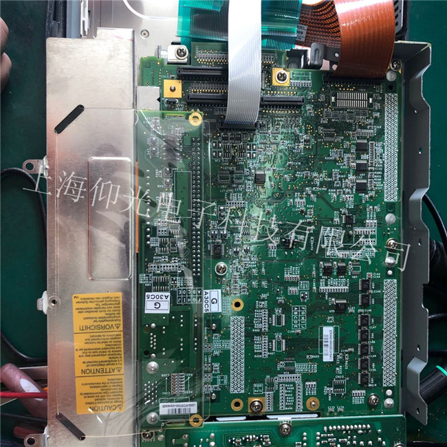 瑞士斯伯克折弯机DNC880工控主机白屏，无法正常显示。