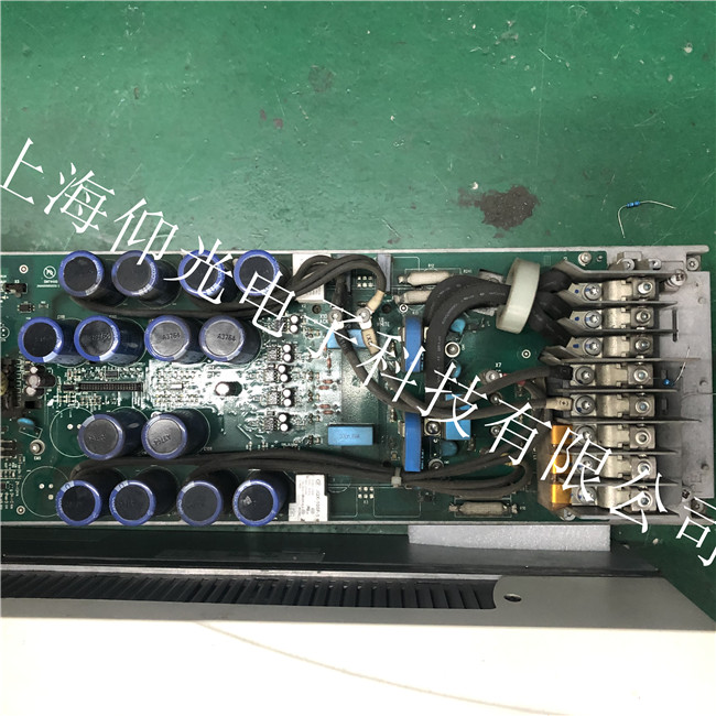 ​物流公司设备普传变频器8093G3上电无显示，欠压保护故障维修