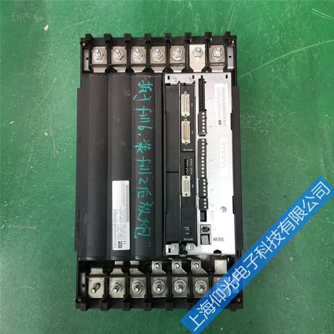 赛威SEW变频器MDX61B0030-5A3-4-00无显示故障维修