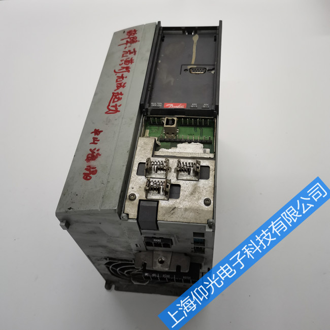 丹佛斯变频器报ERR30电机缺U相维修